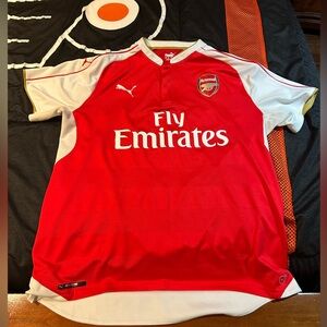 Arsenal 2015-16 men’s home jersey